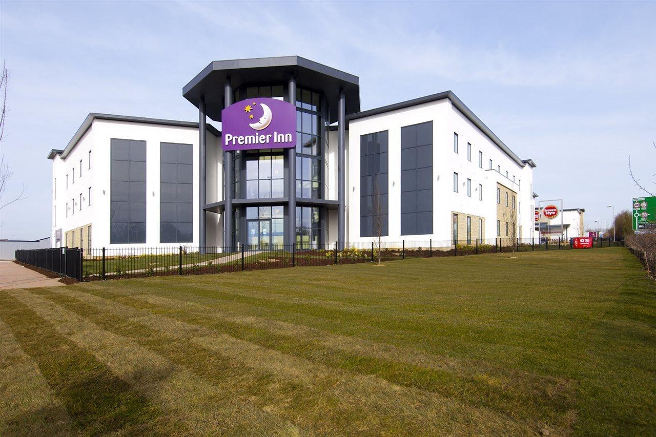 Premier Inn Bicester Bagian luar foto