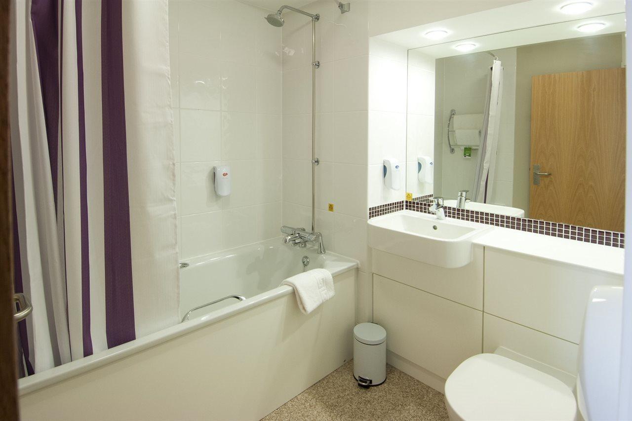 Premier Inn Bicester Bagian luar foto