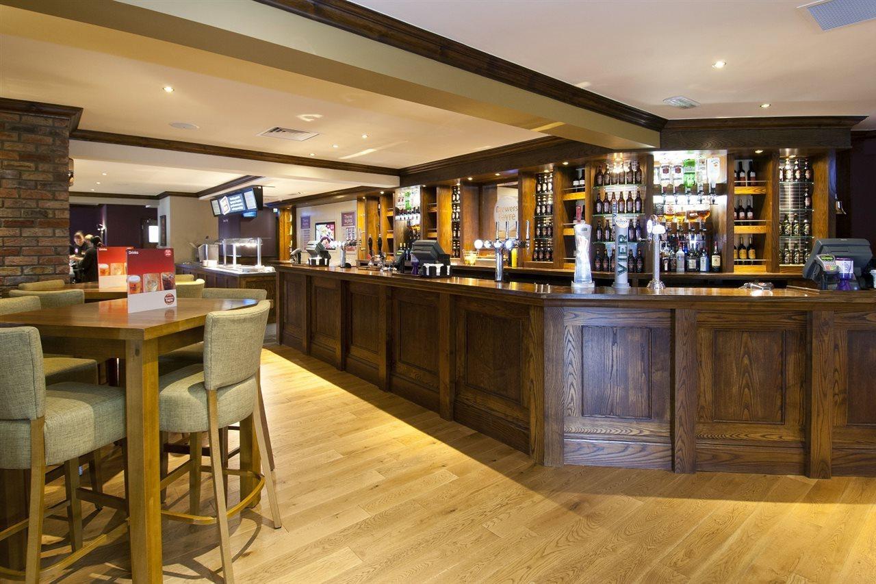 Premier Inn Bicester Bagian luar foto