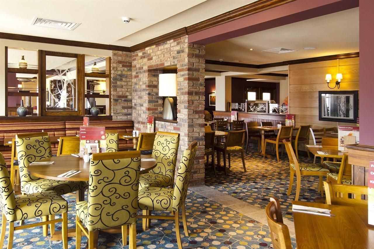 Premier Inn Bicester Bagian luar foto