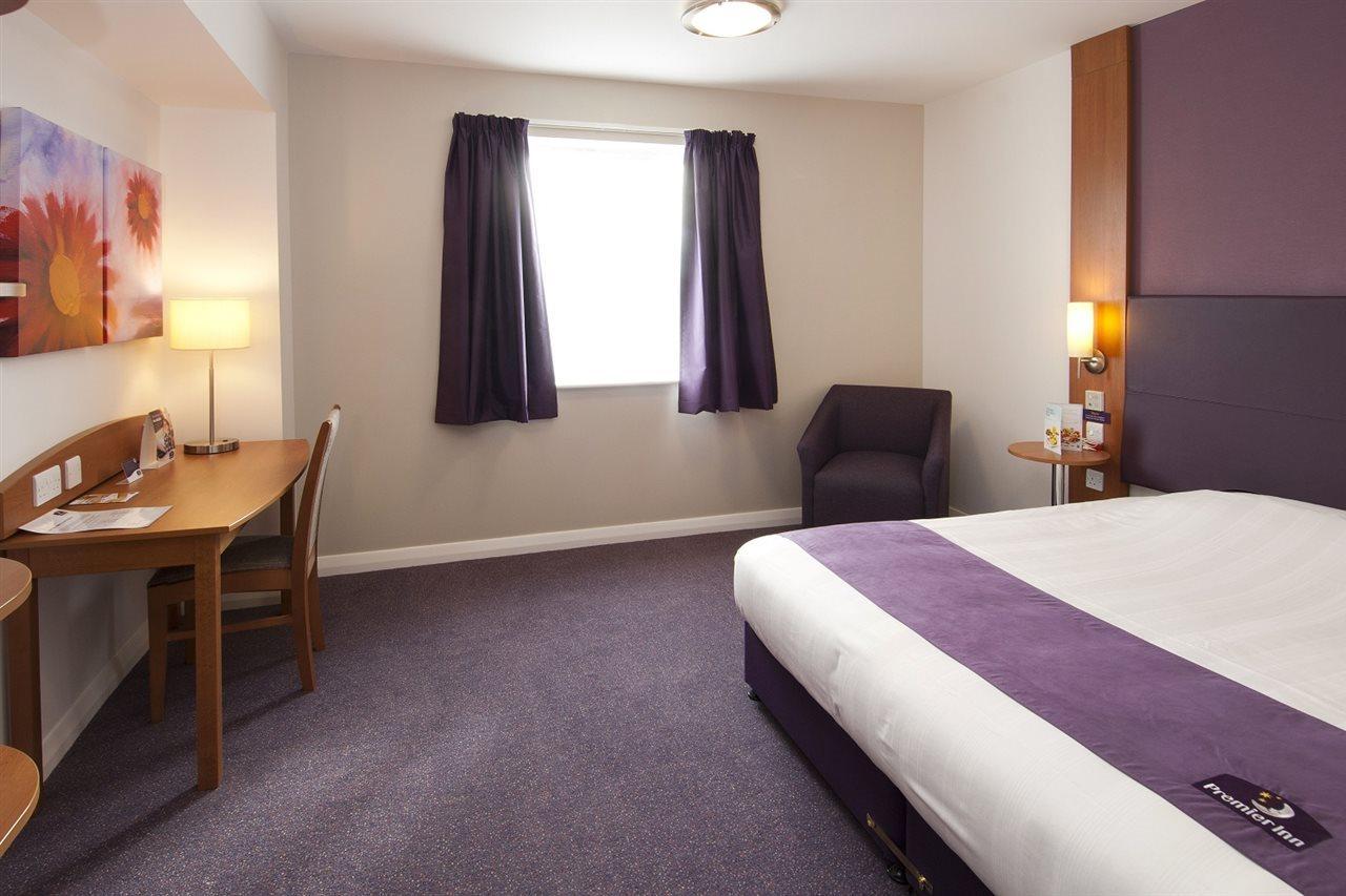 Premier Inn Bicester Bagian luar foto