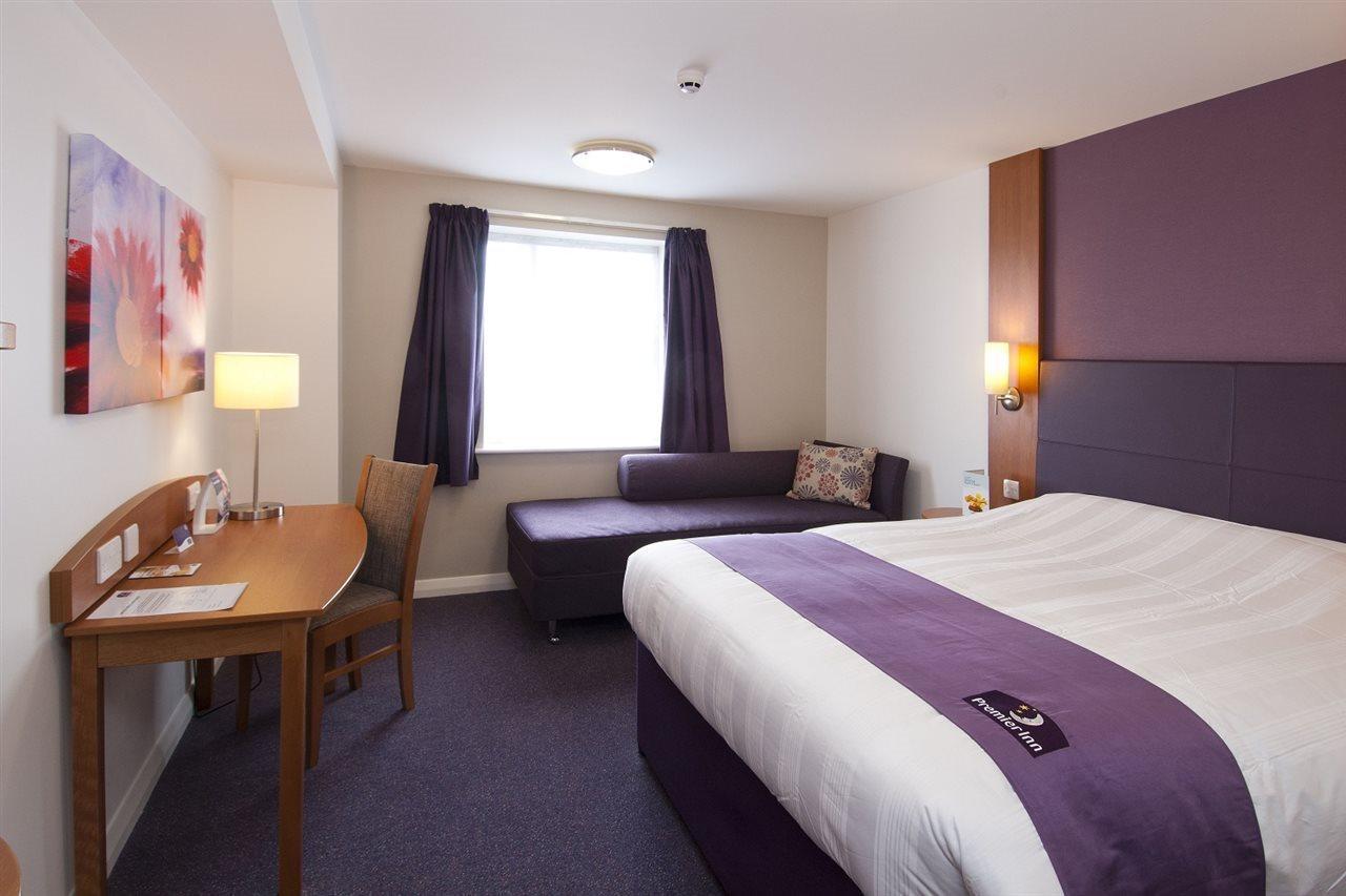 Premier Inn Bicester Bagian luar foto