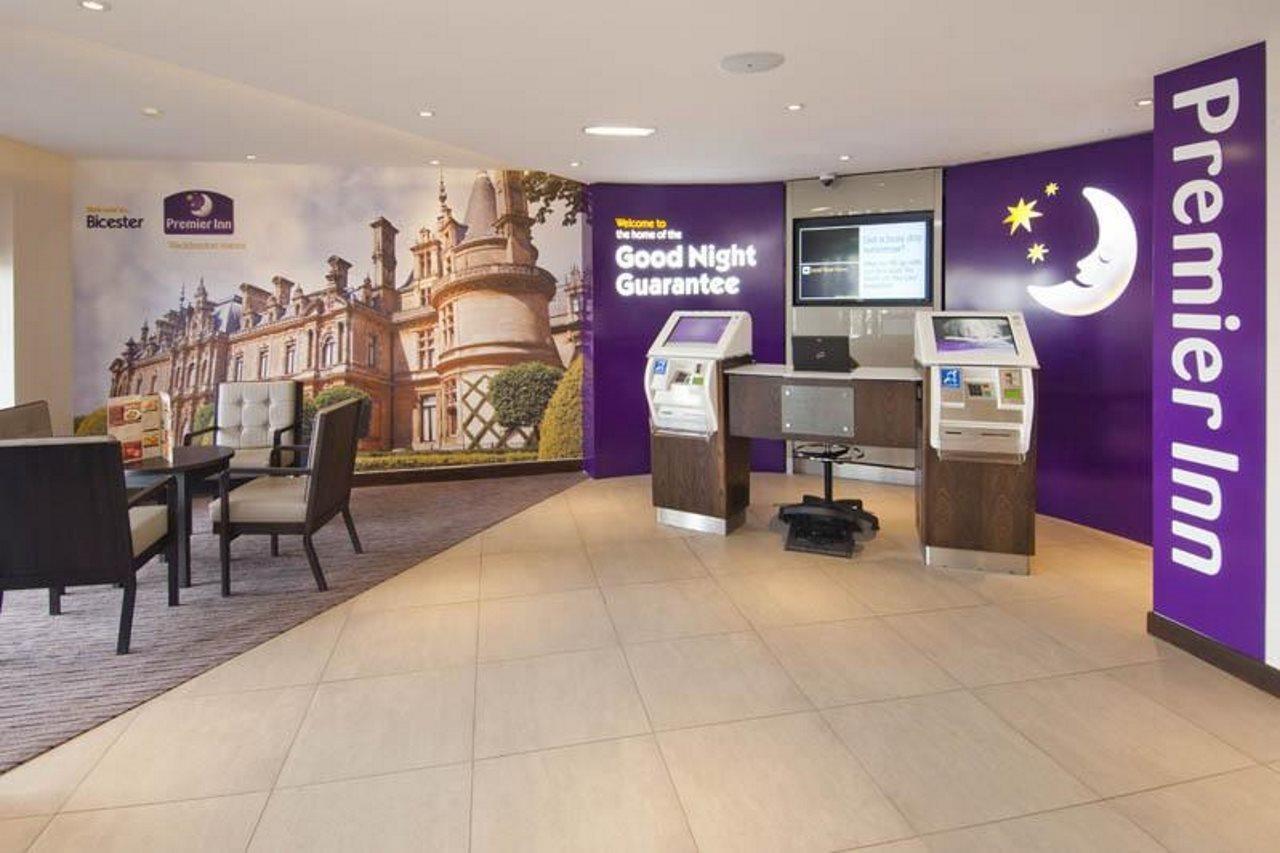 Premier Inn Bicester Bagian luar foto