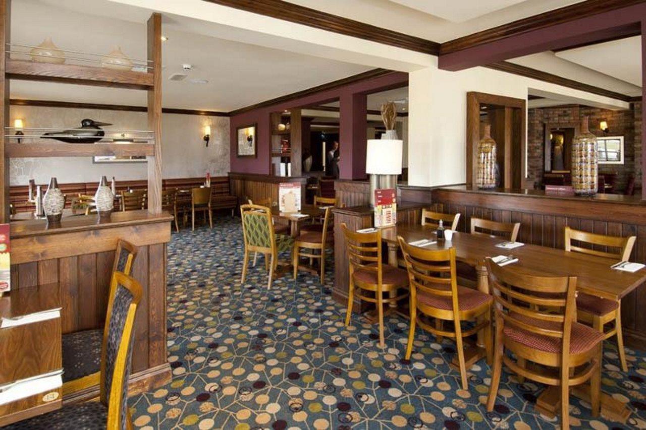 Premier Inn Bicester Bagian luar foto