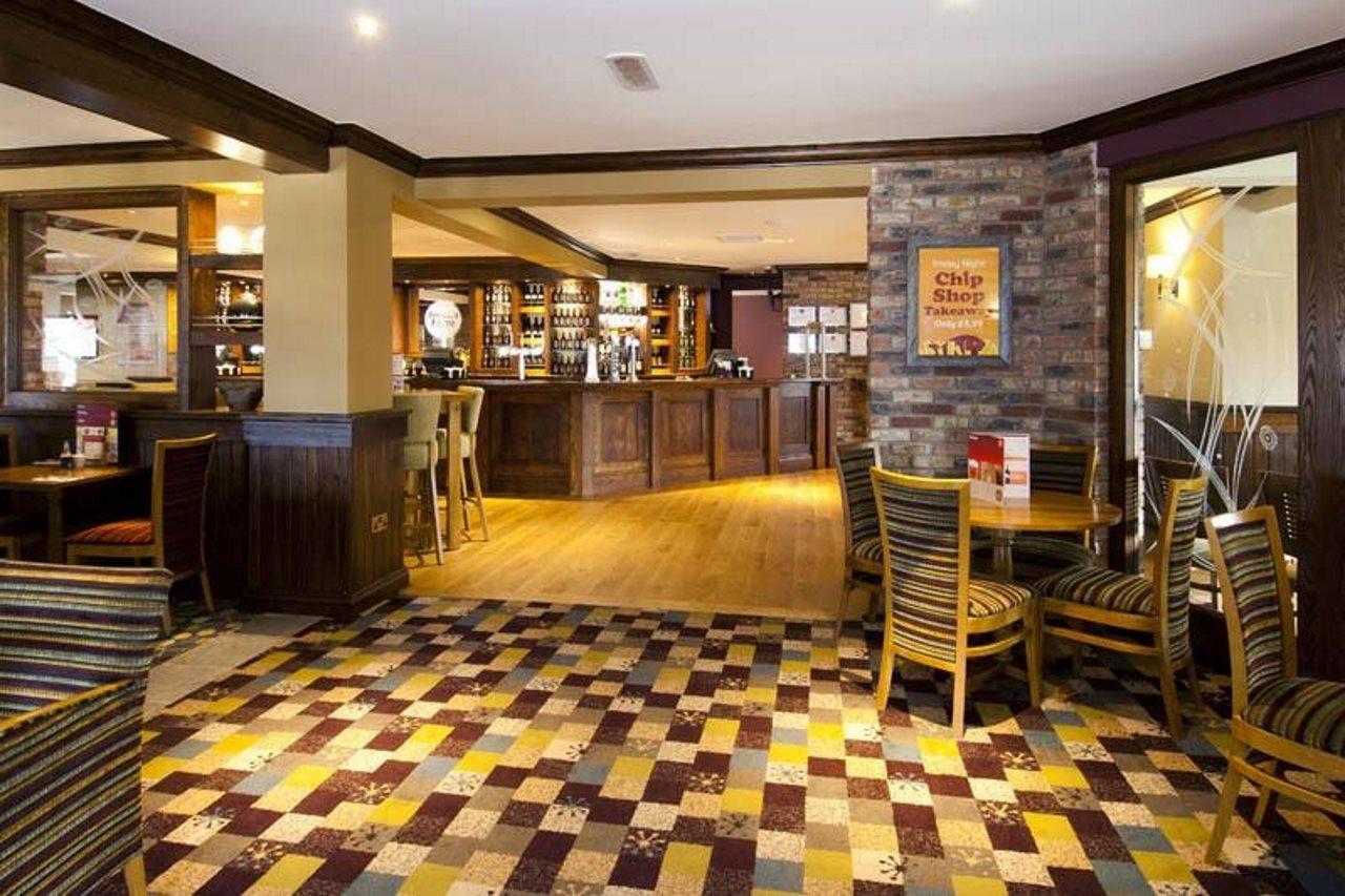 Premier Inn Bicester Bagian luar foto