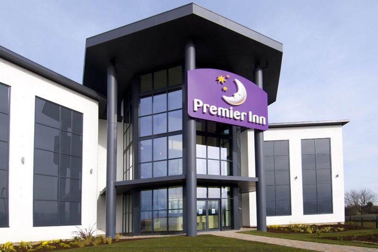 Premier Inn Bicester Bagian luar foto