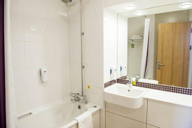 Premier Inn Bicester Bagian luar foto