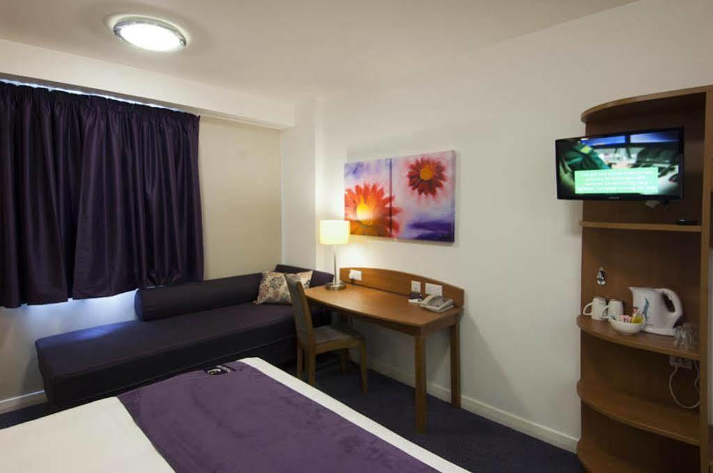 Premier Inn Bicester Bagian luar foto