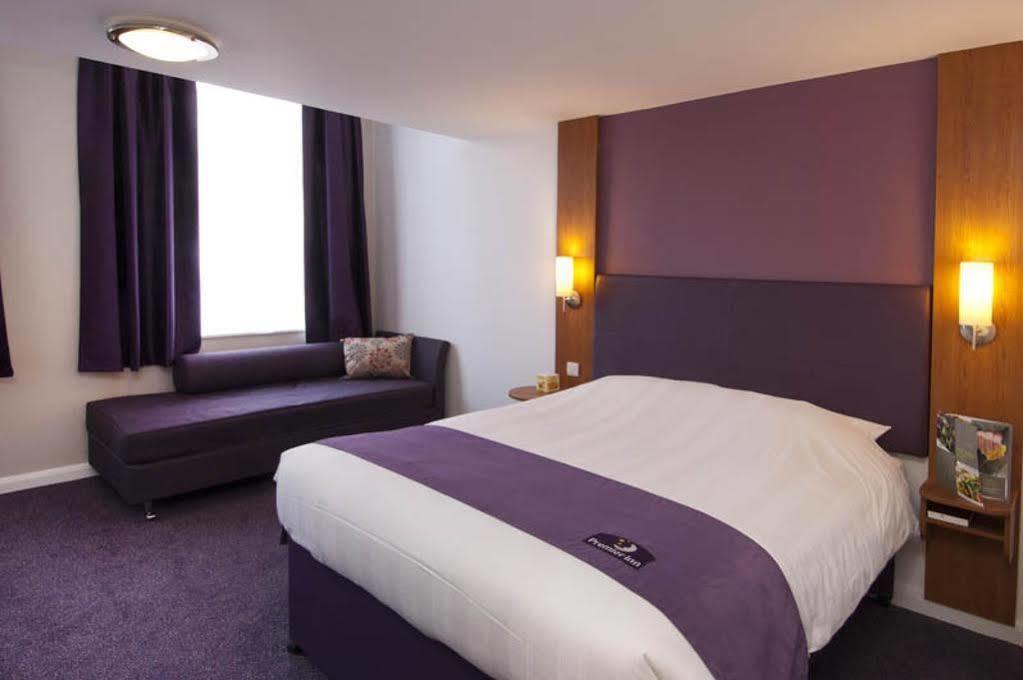 Premier Inn Bicester Bagian luar foto