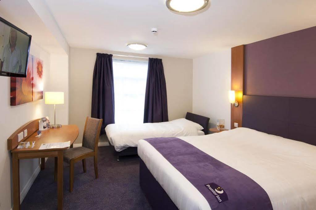 Premier Inn Bicester Bagian luar foto