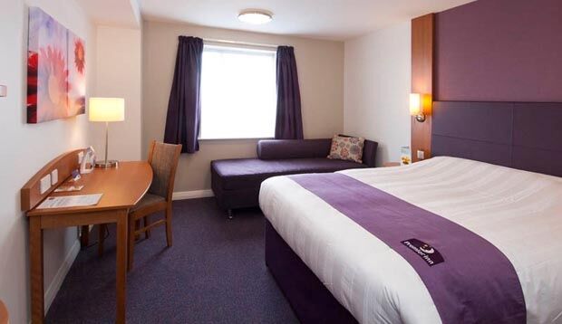 Premier Inn Bicester Bagian luar foto
